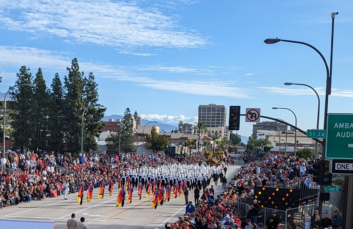 xzono's tweet photo. The @MarchingDutch at the @RoseParade. https://t.co/WPMwbIGNpi