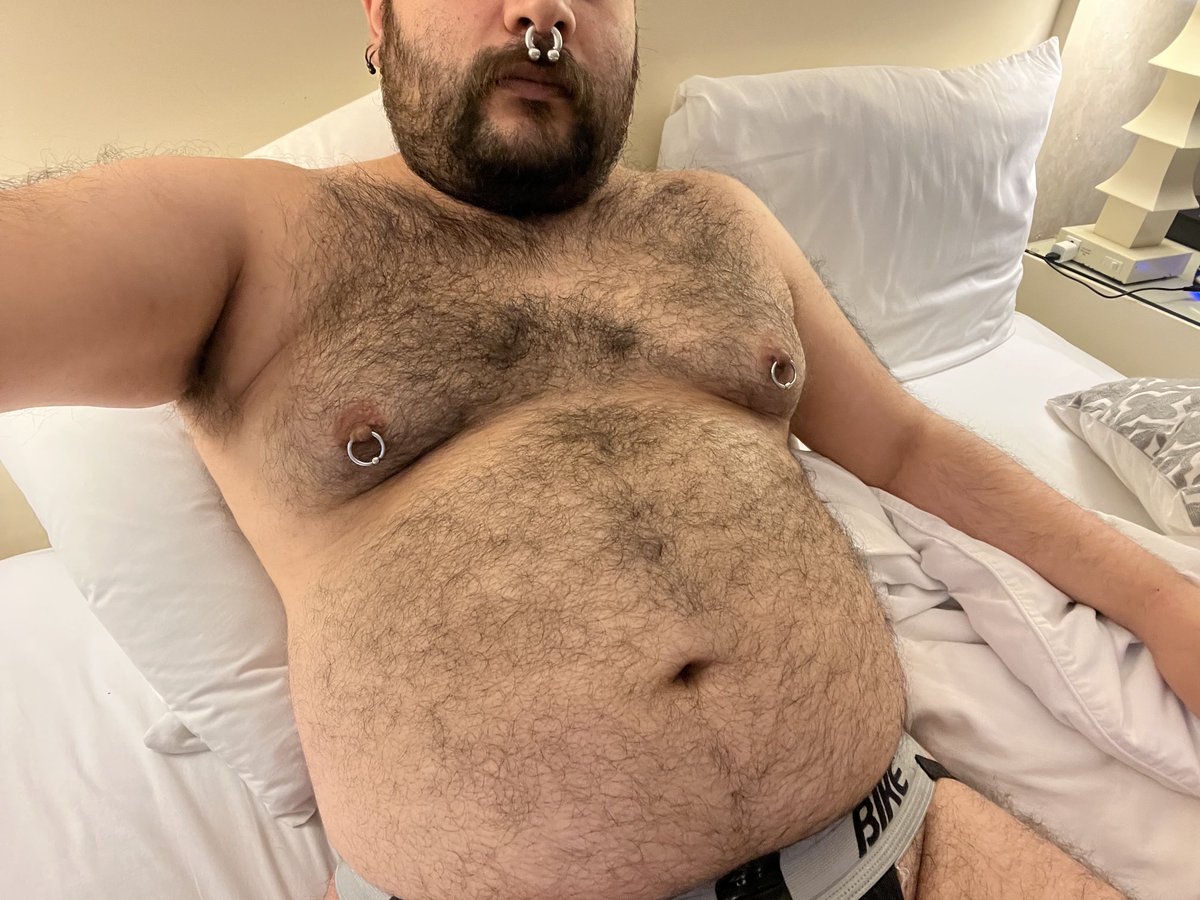 big_hairy_gut's tweet photo. Guess I gotta check out of this hotel today but I’m still in Los Ángeles for a few more days!

Time to figure out breakfast though. Big man is hungry 🐻 https://t.co/UDEdo52q0O