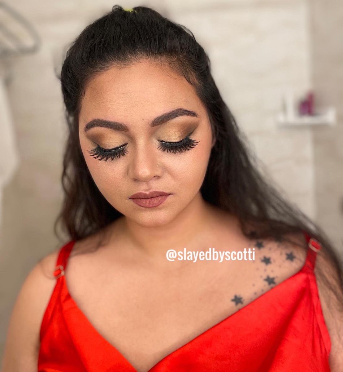 Slayedbyscotti's tweet photo. 🌟Miss Cataleya🌟
Technique 👏 technique 👏 technique 
Don’t get caught in the lie that u need name brand make up to achieve the inspo of ur dreams! 

I used drug store make up to achieve this beautiful NYE look on this babe. 
Higher end make up doesn’t always mean higher quality https://t.co/9d3U3VAJRx