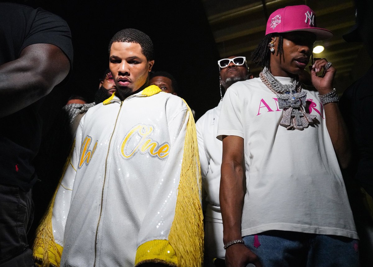 ProBoxingFan101's tweet photo. aight which one of y’all tryna guess who the champ @Gervontaa gone have walk em out at The Capital 🏛️ i say Shy Glizzy 👀🤩 IN DC CMON HE GOT TO ! @ShyGlizzy #FreeCass #TheONE #DavisGarcia @automaticeli_ @otfmari300 @RayJack97010720 @dantheboxingman https://t.co/1FZtG2DNy4