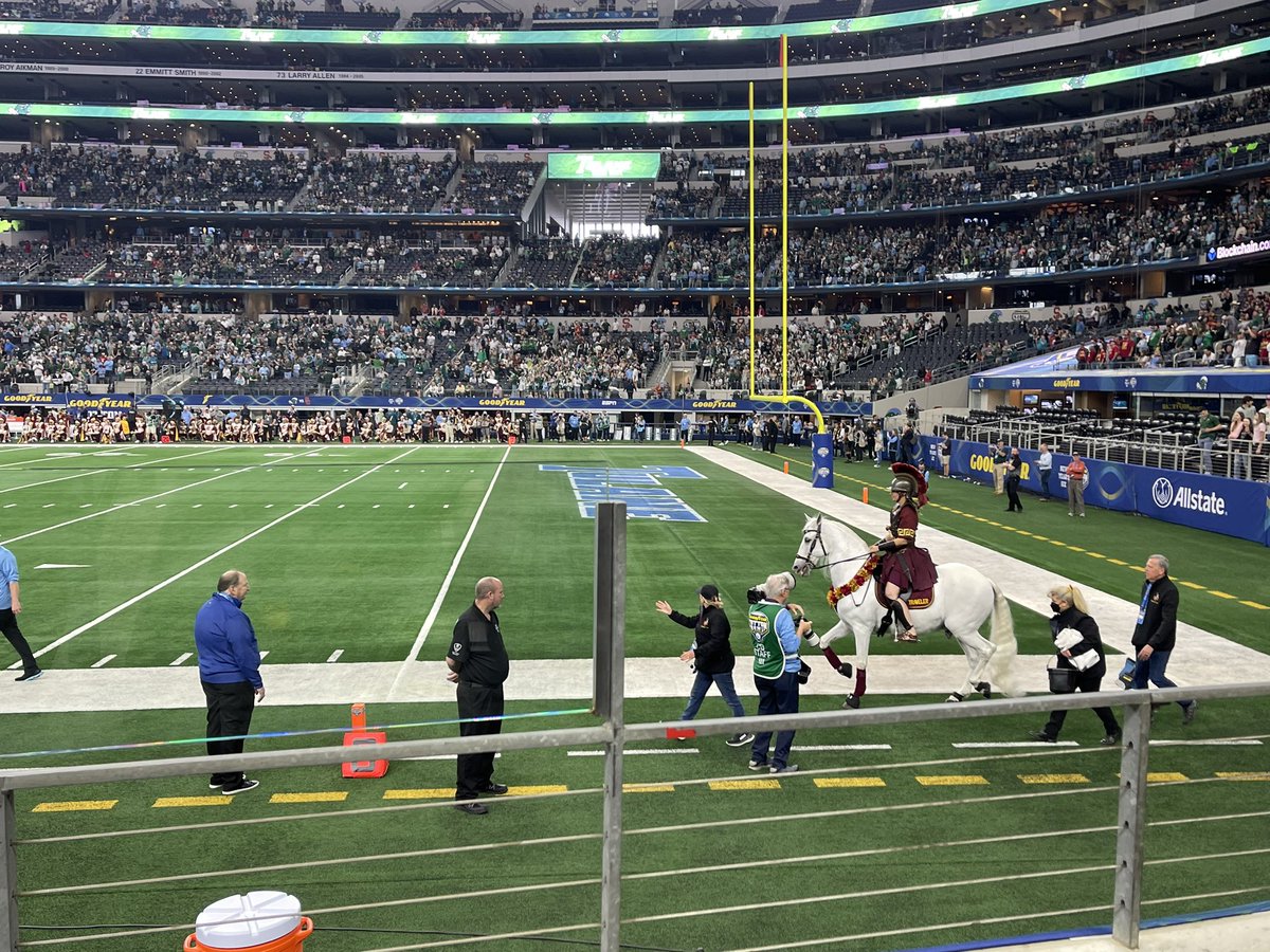 SCdood's tweet photo. Traveler is ready! #FightOn #BeatTheGreenWave @CottonBowlGame https://t.co/BbNDfSFP4V