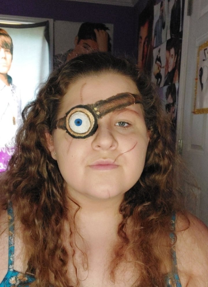 ZoeJett2's tweet photo. Day 14 of my hp series 14/19

this is inspired by mad eye moody 

@wizardingworld @wbtourhollywood @harrypotterfilm #ginnyweasley #hp #harrypotter #dracotok #weasley #harrypottertiktok #potter #potterhead #griffindor #slytherin #hufflepuff #ravenclaw #harry #makeup #makeupartist https://t.co/As0qoBPaZz