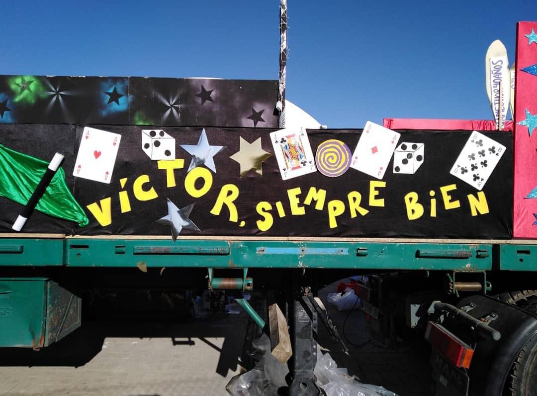 amejhor's tweet photo. Hoy hace tres años que nos dejaba Víctor, compañero de Amejhor que dedicó mucho tiempo y esfuerzo a la carroza para la Cabalgata, siempre con su sonrisa y compromiso. Siempre en nuestro recuerdo, siempre bien ❤️ https://t.co/5UpAmMqxwX