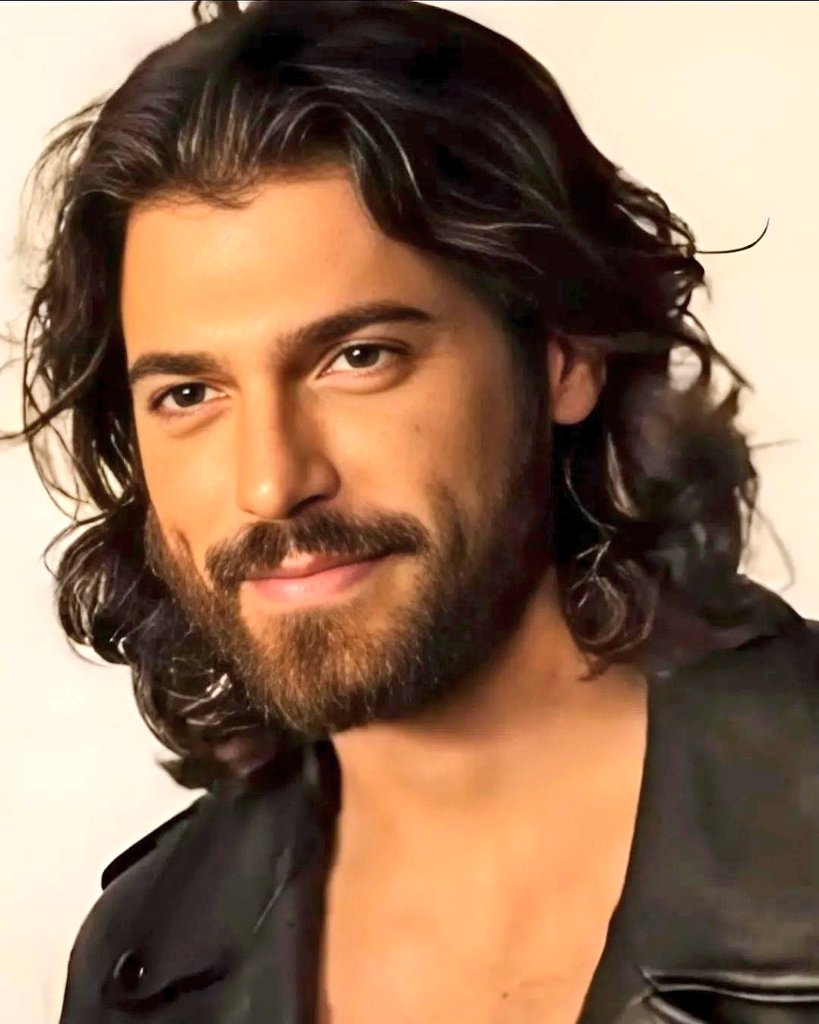 Primeira segunda-feira de 2023 e vida que segue, mas descobri que a rotina somente retormou seu lugar para aquelas que ainda não descobriram a existência de #CanYaman !