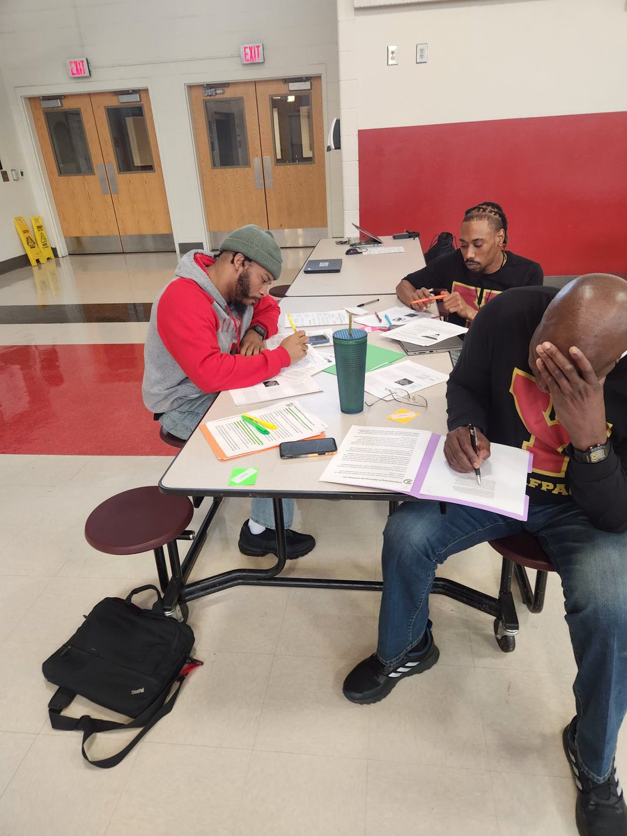 BrantonYMS's tweet image. Working hard to improve tier 1 instruction #learningtargets @RonGarlington @drkalag @DrBennett6