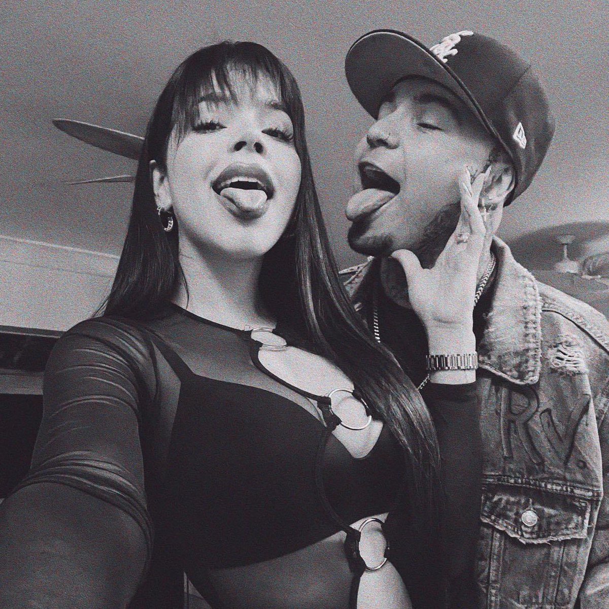 KeninisMx's tweet photo. Las fotos de Kenia Os y Gera Mx han superado los 2 MILLONES de likes en Instagram. https://t.co/gj6dDiQ9wI