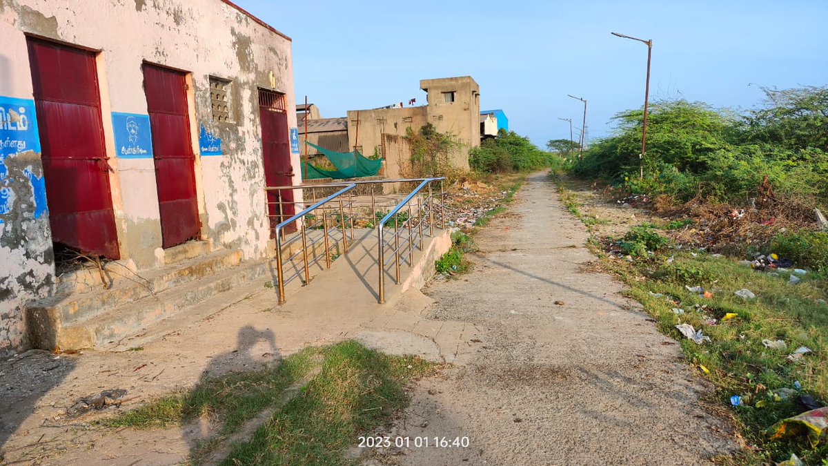 dineshbasker_in's tweet photo. #சிங்கார_சென்னை_2.0
#Zone_2 #Division_16
#BurmaNagar Cemetery Road
காலை விடியலின் அவல நிலை. கழிப்பிடம் இருக்க சாலையில் மலம் கழிக்கும் வட சென்னை வாசிகள். வீண் போன மக்கள் வரிப்பணம். நடவடிக்கை எடுக்குமா அரசாங்கம்? @chennaicorp @PriyarajanDMK @GSBediIAS @CMOTamilnadu @thamoanbarasan https://t.co/DKz8pNJfr6