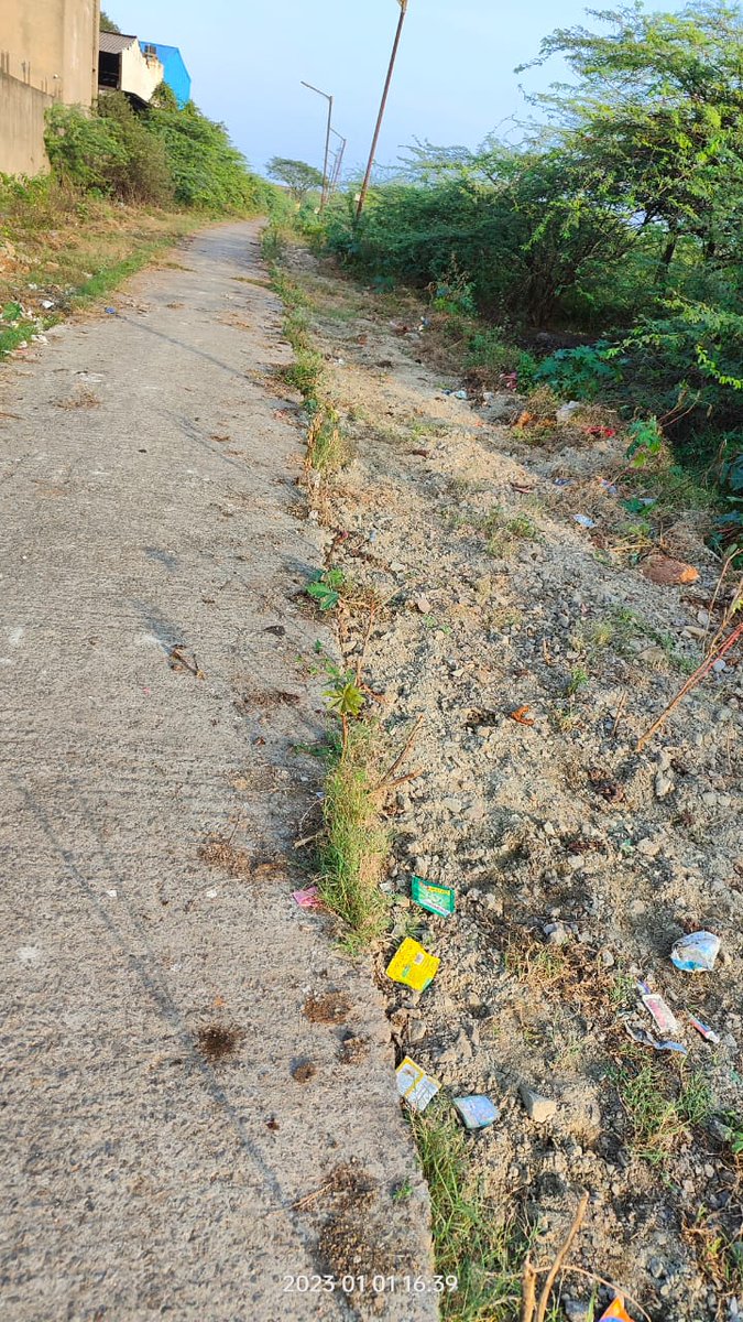 dineshbasker_in's tweet photo. #சிங்கார_சென்னை_2.0
#Zone_2 #Division_16
#BurmaNagar Cemetery Road
காலை விடியலின் அவல நிலை. கழிப்பிடம் இருக்க சாலையில் மலம் கழிக்கும் வட சென்னை வாசிகள். வீண் போன மக்கள் வரிப்பணம். நடவடிக்கை எடுக்குமா அரசாங்கம்? @chennaicorp @PriyarajanDMK @GSBediIAS @CMOTamilnadu @thamoanbarasan https://t.co/DKz8pNJfr6
