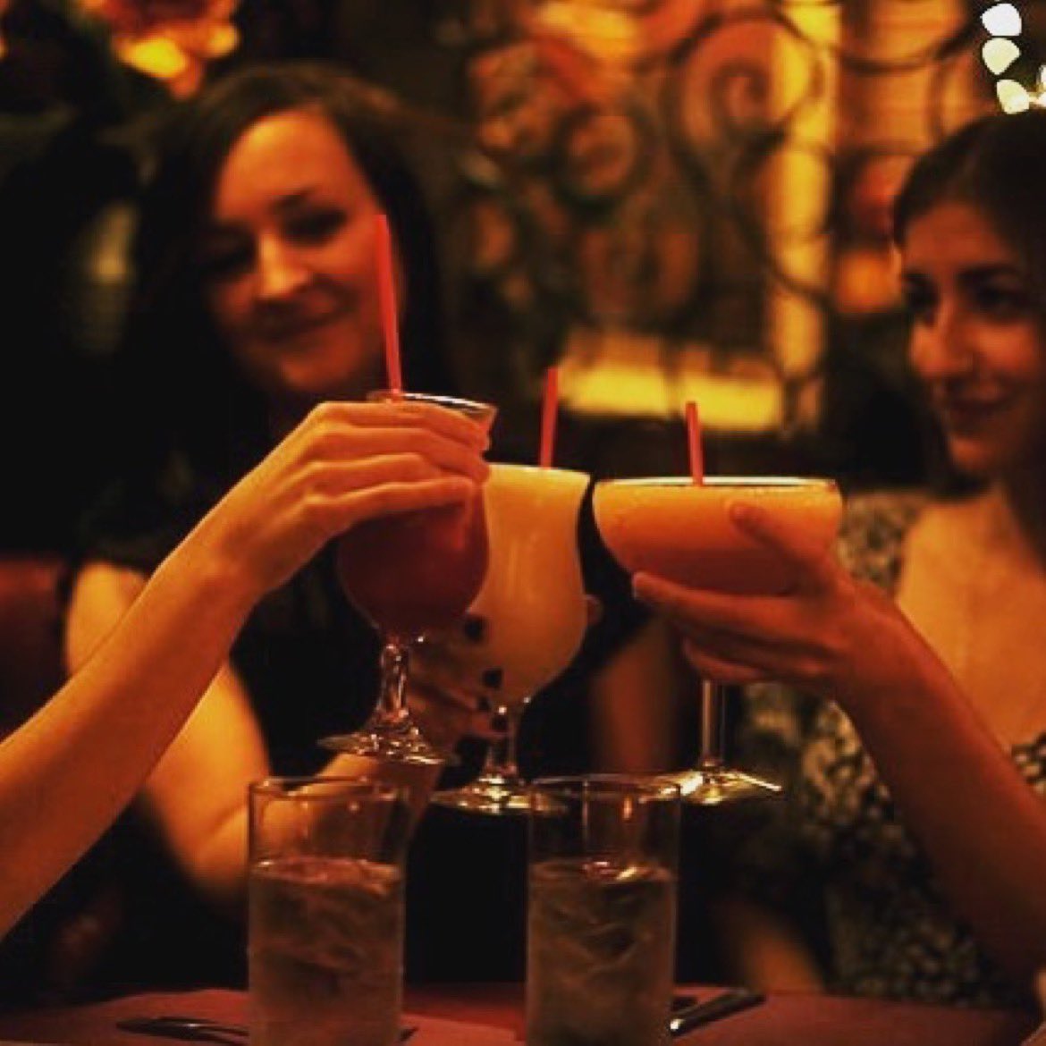 Margarita Monday! Bar is open 

#margaritamonday #bestbars #bestbar #losangeles #losangelesrestaurants #shermanoaks #venturablvd