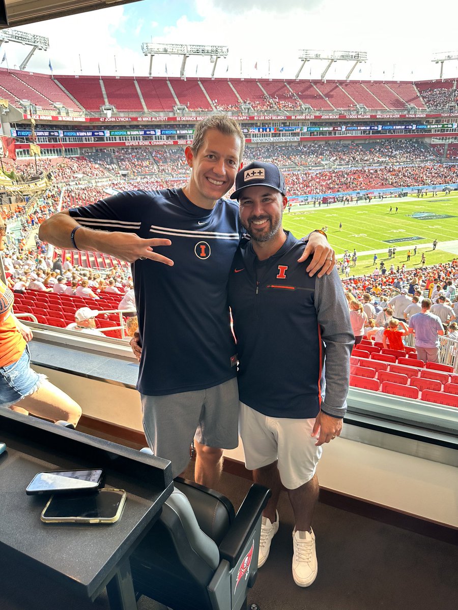 IlliniMTennis's tweet photo. Some former #Illini spotted in Tampa at the @ReliaQuestBowl!

#HTTO https://t.co/TVCgRWqkW7