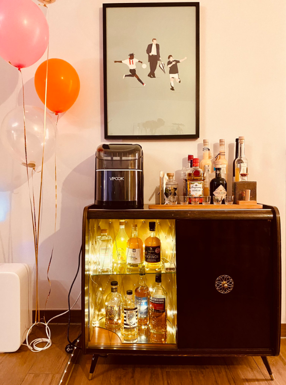 hands__of__god's tweet photo. So sieht eine Mini-Bar aus: Whiskey, Wodka &amp; Wattenscheid 09. 🔥 Cheers, @AvEickels 
#handsofgod #homedecor https://t.co/WmgjyUH9a3