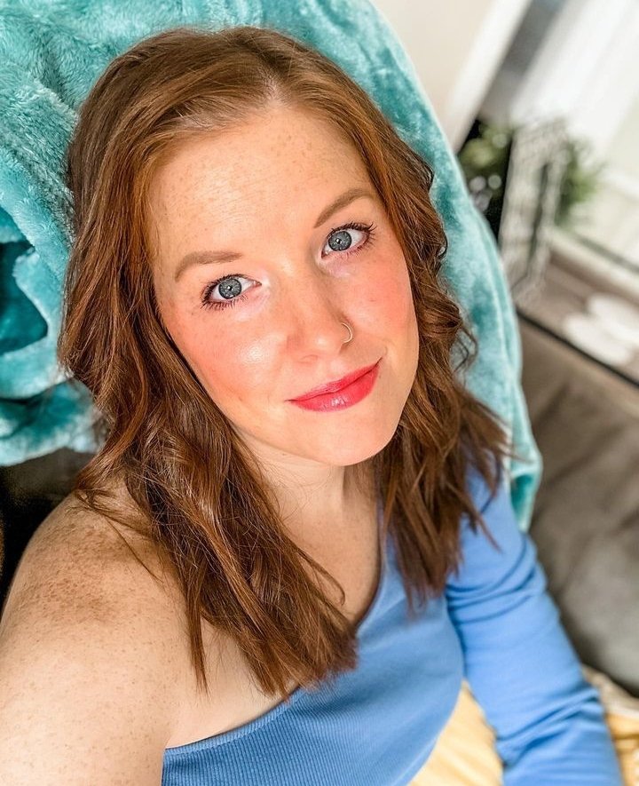 Elaine Jesse on Twitter: "@MilaBaby143 Happy New Year to Y'all 🥰😍 https://t.co/jgBGHRuAX0" / Twitter