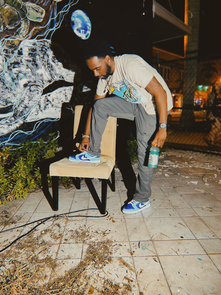 0h_brandon's tweet photo. New year same vibes 🥶 https://t.co/zR0pGzeLq1