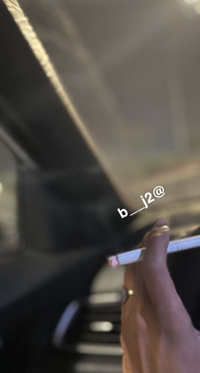 اششرب من الدخان واقول بنسساك
والقى عجاجج التتن يرسسم حروفك