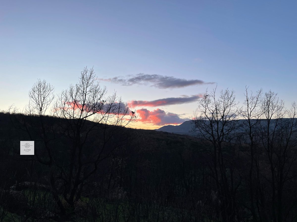 heitairoi's tweet photo. As ilusions agochanse nun intre, os sonos caen derramados na esperanza de habelos tido na palma da mao; maís a noite deixa paso o día…
#Breo #Paula #Lulla #Gallaecia #Fogar #photography https://t.co/YjtUNuV0RG