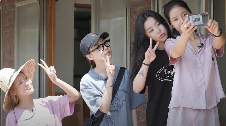 DelfiMoomoo's tweet photo. I 👏 WANT 👏 A 👏 WINTER 👏 VERSION 👏 OF 👏 MAMAMOO'S 👏 THREE 👏 MEALS 👏 A 👏 DAY https://t.co/23VhlIHHX9