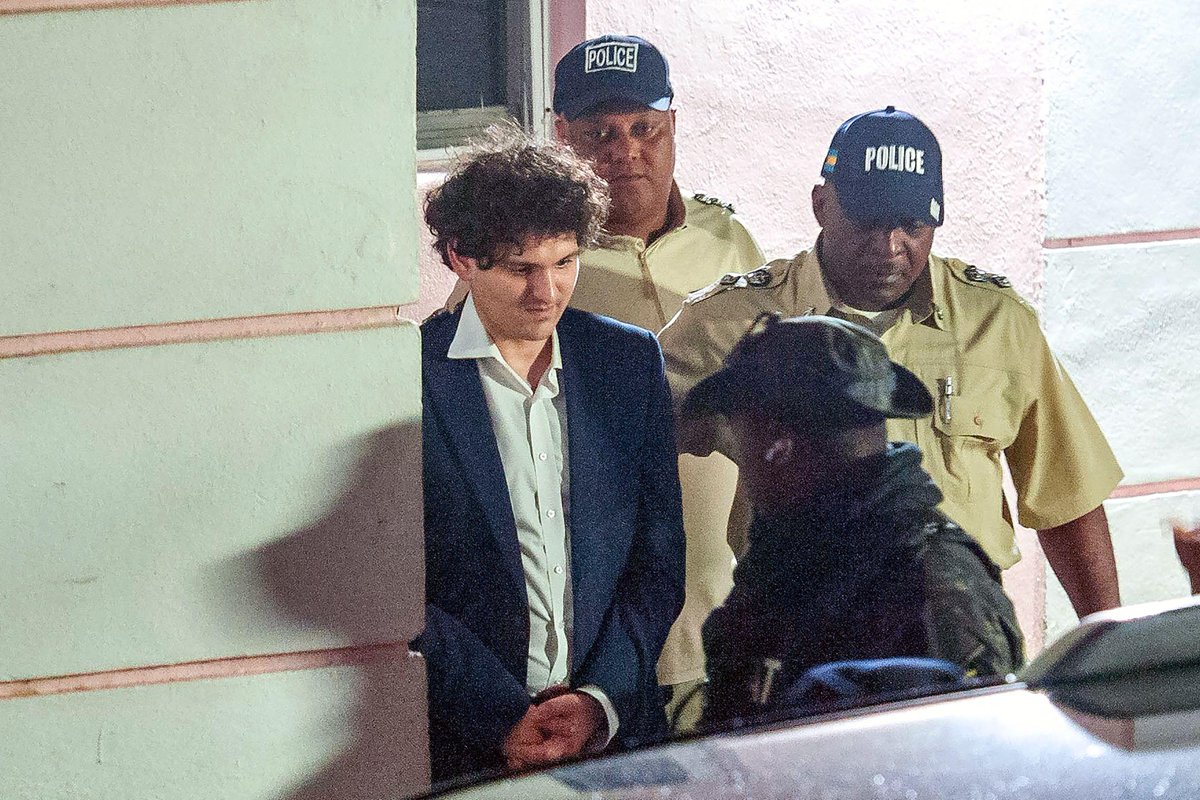 wtbre's tweet photo. 2022 Recap: Sports Values Soar Despite Market, Crypto And FTX Meltdown — TOPSHOT - FTX founder Sam Bankman-Fried (L) is led away handcuffed by officers of the Royal Bahamas .. https://t.co/mPzxCGSiHQ…… Lightning #SportsValues https://t.co/ps6YfWHheJ