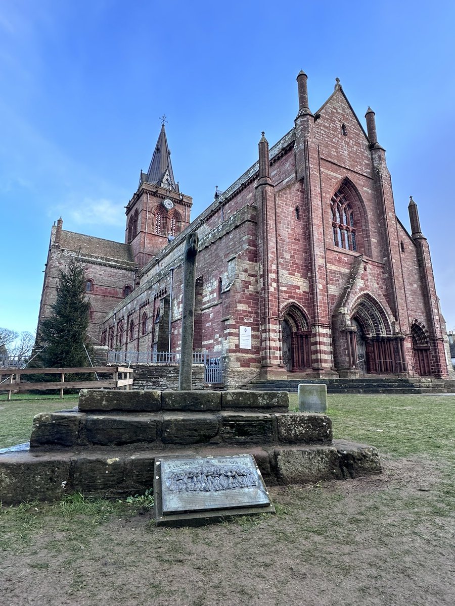 OrkneyUncovered's tweet photo. St Magnus Cathedral looking bold this afternoon. Post New Year Mens Ba https://t.co/FPVClNrPTb