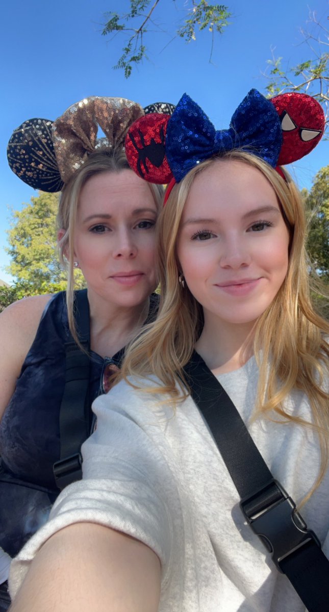 Katy_FNP's tweet photo. Around the world at Epcot! @ccochrantx @maysonsherry https://t.co/mhRDDgE3TE
