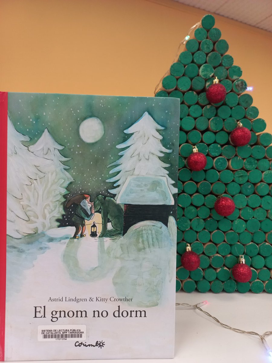 Biblioteca Pública Tarragona (@bibliotgn) on Twitter photo #llegim,'El gnom no dorm', #AstridLindgren, il·lustracions: #KittyCrowther, <a href="/ECorimbo/">Editorial Corimbo</a>
+4 anys
Diuen que hi ha un gnom que vetlla pels habitants d'una granja les nits fredes d'hivern... 🎁Que la màgia d'avui us acompanyi durant tot l'any❗️🌟
#BiblioRecomanacions <a href="/Bibliotequescat/">Biblioteques</a> #llegim,'El gnom no dorm', #AstridLindgren, il·lustracions: #KittyCrowther, <a href="/ECorimbo/">Editorial Corimbo</a>
+4 anys
Diuen que hi ha un gnom que vetlla pels habitants d'una granja les nits fredes d'hivern... 🎁Que la màgia d'avui us acompanyi durant tot l'any❗️🌟
#BiblioRecomanacions <a href="/Bibliotequescat/">Biblioteques</a>