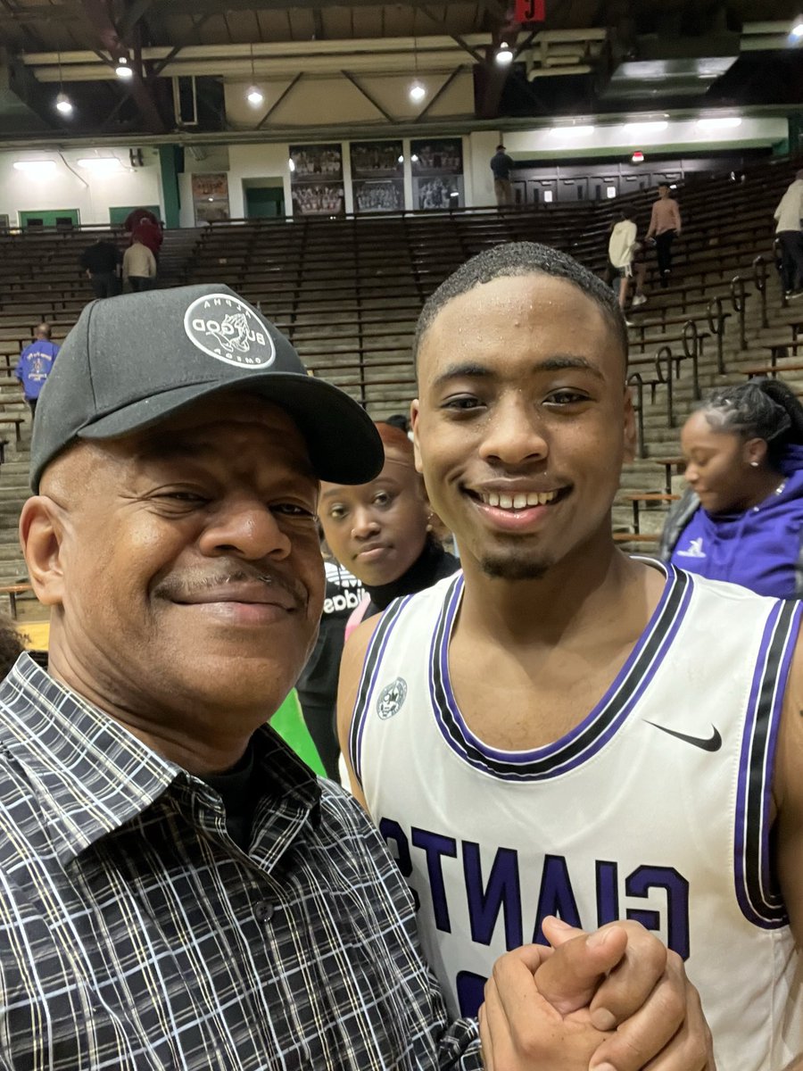 IndyDoom66's tweet photo. Mr. Clay “Big Shot” Butler is having one helluva season for the No.1 ranked Ben Davis Giants. #MrBigShot https://t.co/VWPtBGqcH6