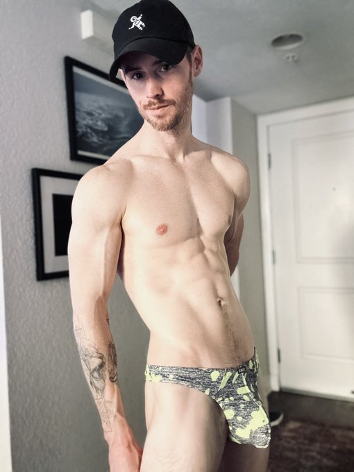 Happy New Year! Come join me for a year to remember. ❤️😊 https://t.co/rIfnVmJpHd