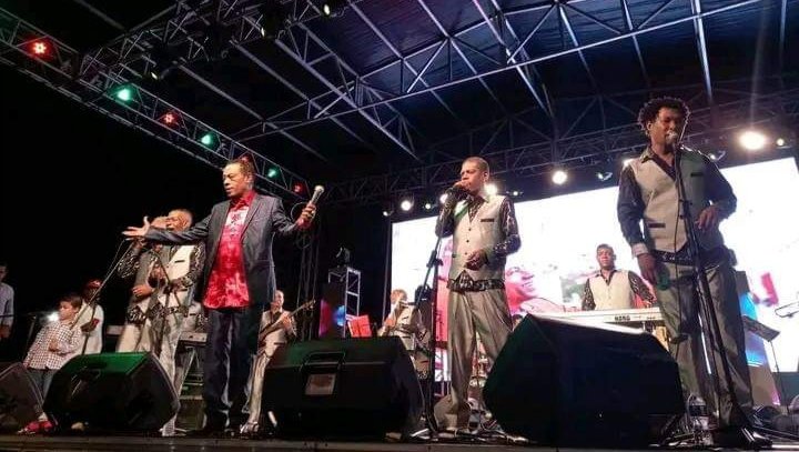 GHNordelo5's tweet photo. ¡Cándido Fabré encendió La Piragua, y siguen las celebraciones! #Cuba #JuntarYVencer #CDRCuba #SomosDelBarrio #SoyCederista https://t.co/FUoAQZB0pm