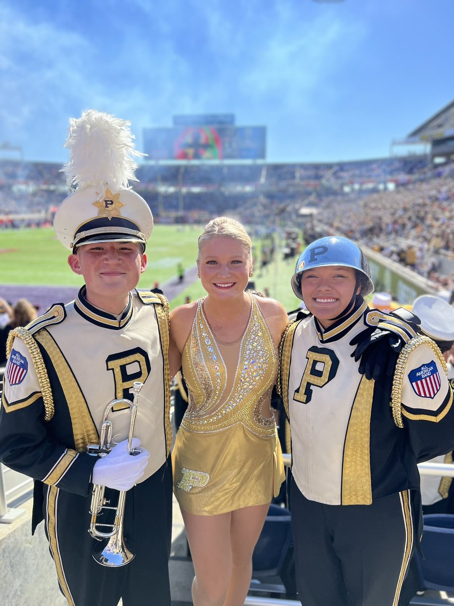 It’s game day, Boilermakers! Let’s go!!💫🏈🎶#feelinthecheeziest #cheezitcitrusbowl #boilerup #purdue #collegemarching #citrusbowl