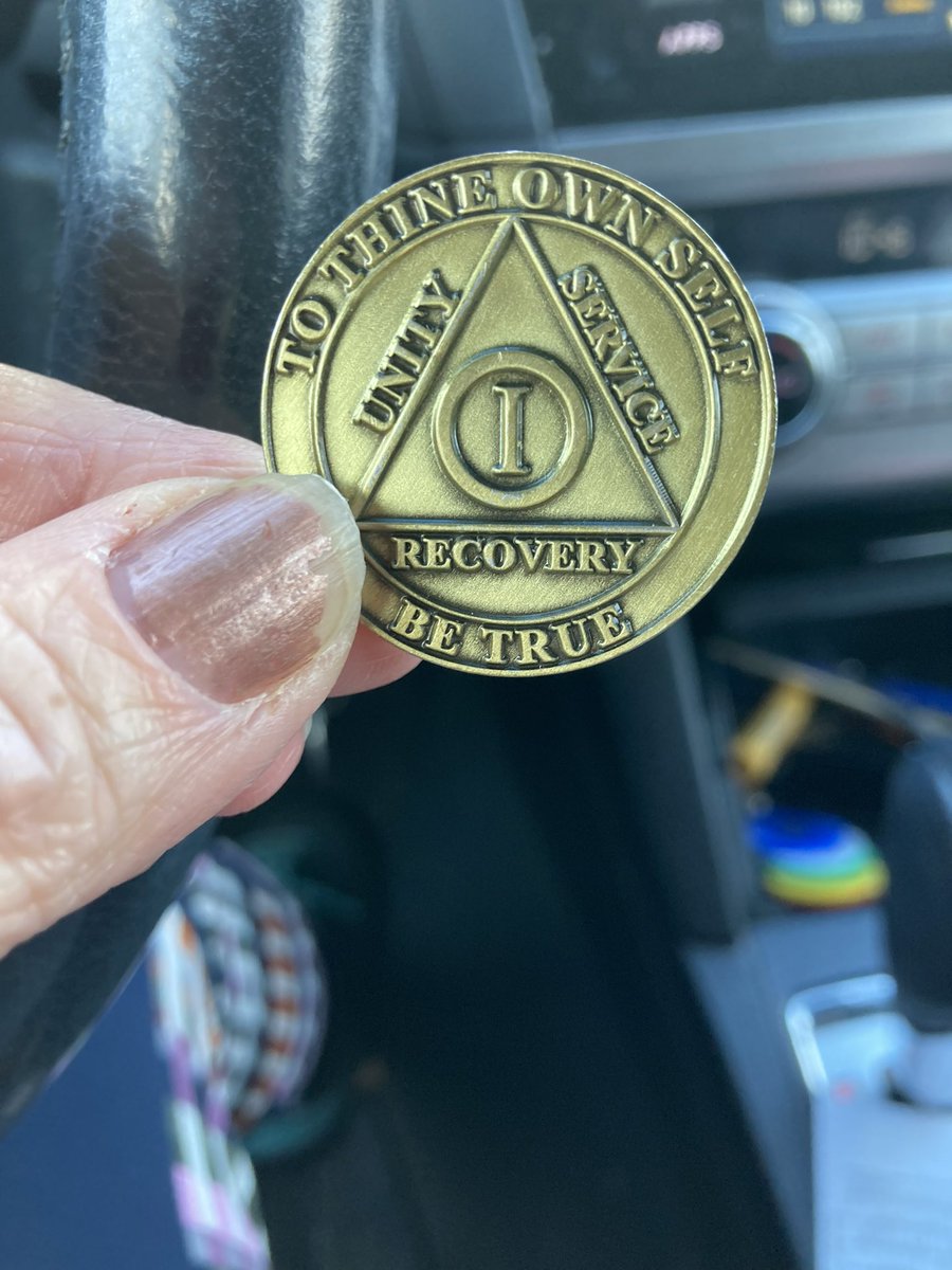 My friend got her 1 year medallion today. I’m so proud of her! #keepcomingback #soberposse