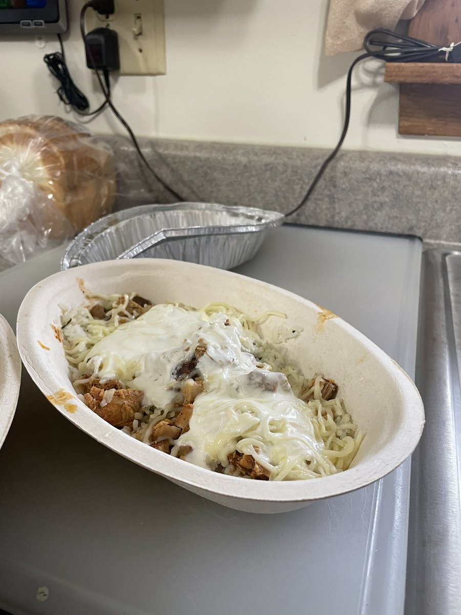 dillonhyer's tweet photo. @ChipotleTweets 2 bowls. 1 with hair in it and one with one scoop of everything! fix your online ordering process lol https://t.co/sZPPAt81Kt