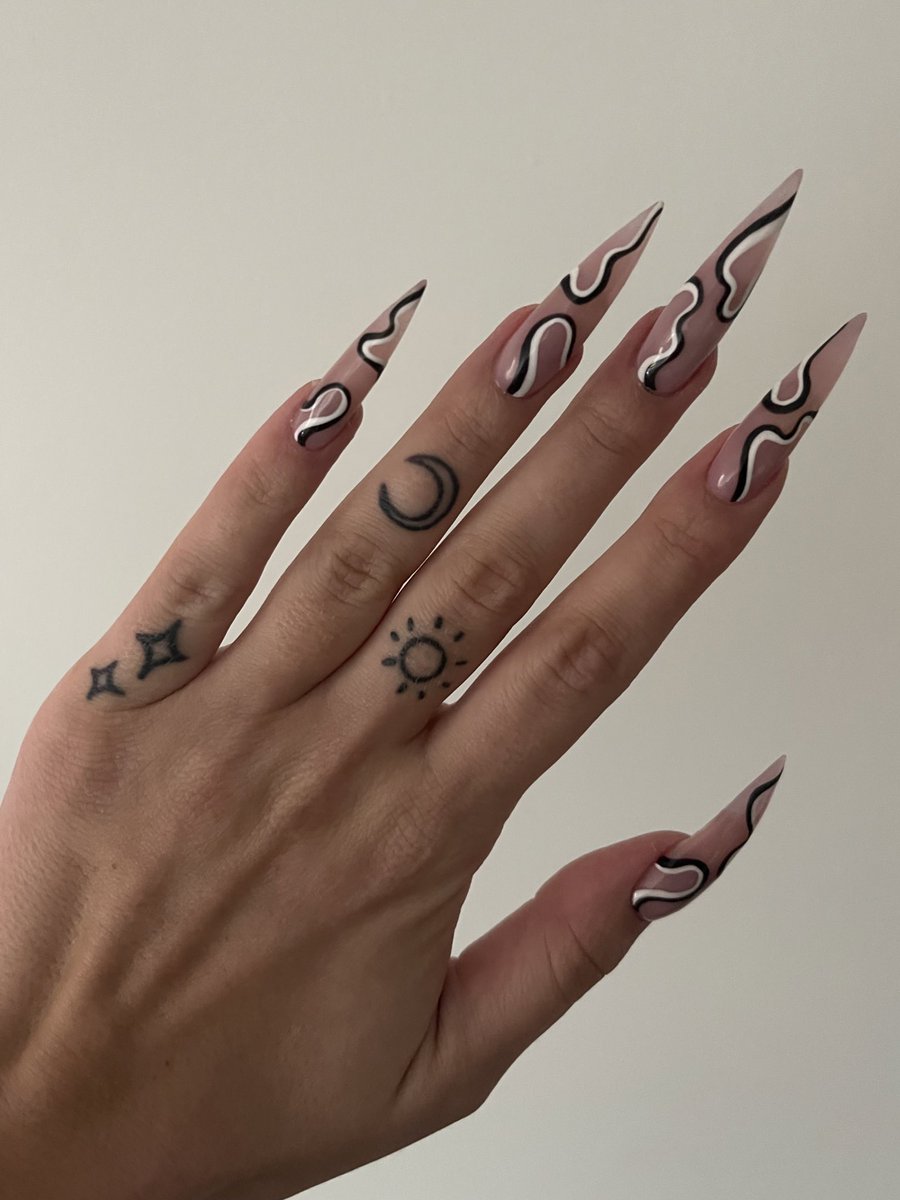 notmadimarie's tweet photo. New nails just dropped https://t.co/ixTLeIagOh