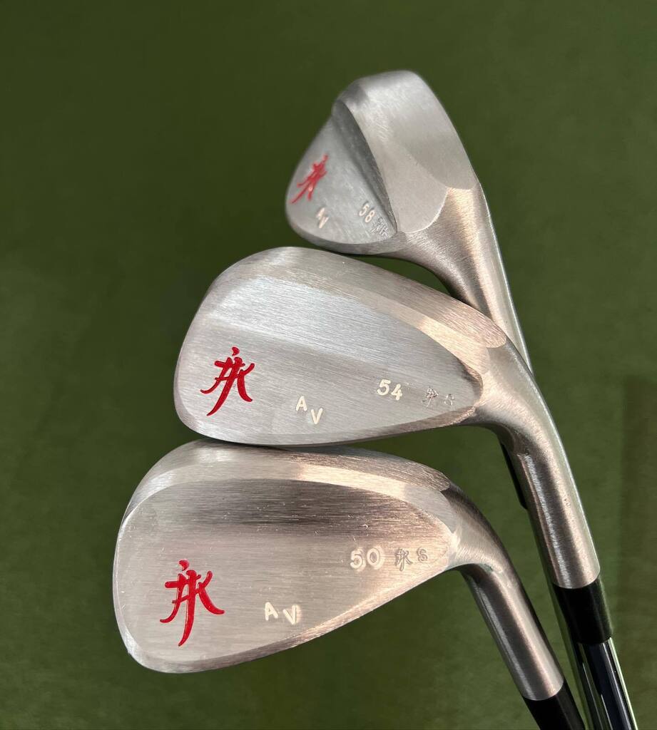 Joey3108's tweet photo. The first production in 2023! Thx Angelo! #JKwedges #NothingLikeIt #TryItToBelieveIt #SimplyTheBest #NoGimmick #PurePerformance #Handcrafted #getfitted #S20Csoftcarbonsteel #CoinForged #SoftForging #OnePieceForging #CustomHandGrind #MilledFace #MilledGr… https://t.co/zgVbYtQ1Iu https://t.co/4H6nNwKCg8