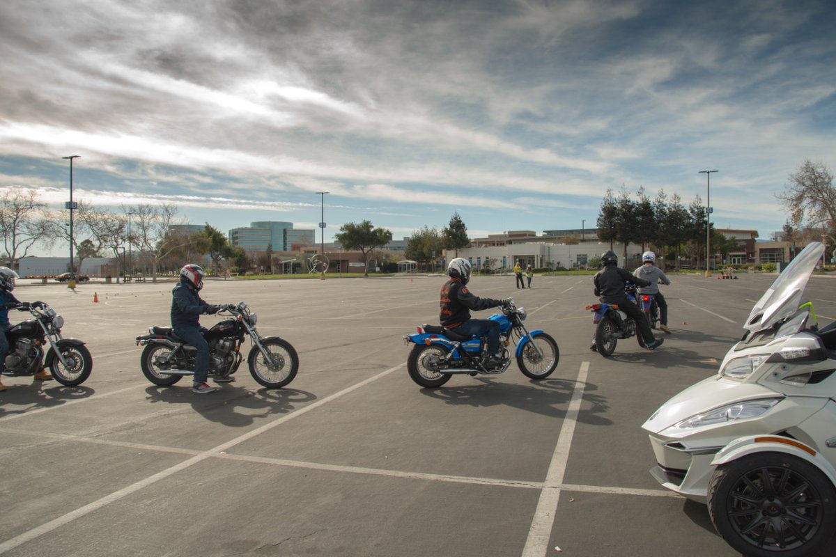 2WheelSafety's tweet photo. It may be a new year, but some things never change -- Like the confidence, discipline, and safe riding skills the instructors at 2 Wheel Safety instill in all our students. https://t.co/NMLr58rNpY