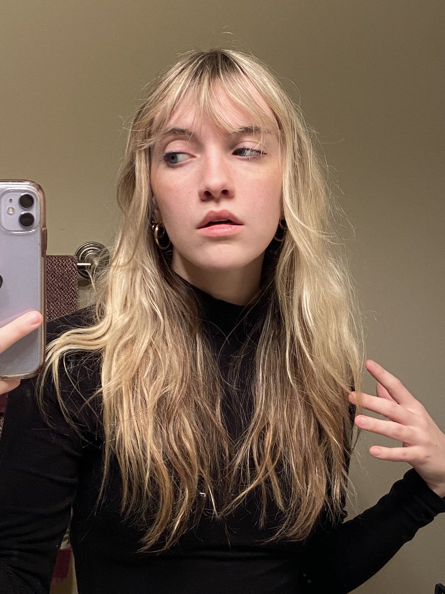 morgiemilk's tweet photo. bro north carolina water hits DIFFERENT because why does my hair look so voluminous and wavy it’s usually pin straight lol https://t.co/mzXrfbZtEz