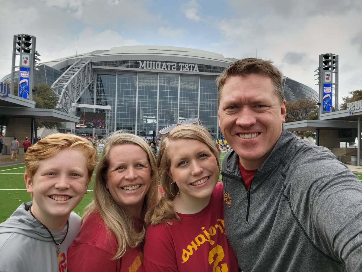 joeldow's tweet photo. Fight on SC! #FightOn #CottonBowl https://t.co/n8lUnnMekx