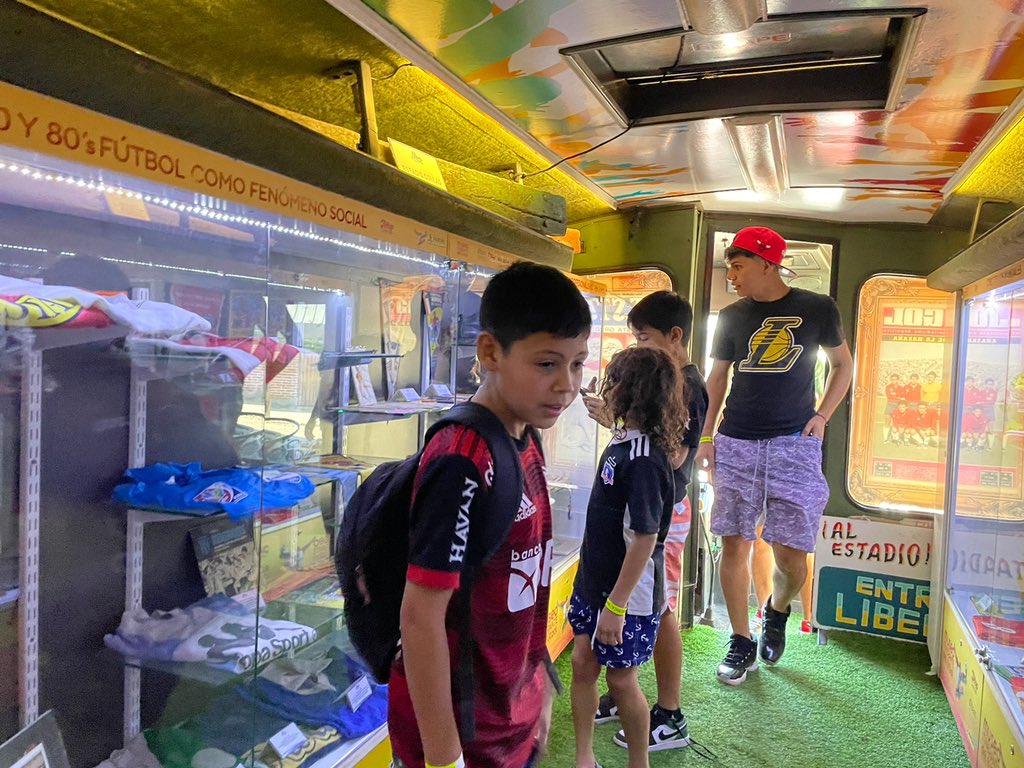 sifup's tweet photo. ¿Ya conocen el Museo Itinerante del Fútbol? Junto a @PaniniChile hemos estamos 1 y 2 de enero mostrando cultura “futbolera” en nuestro Complejo Deportivo de Pirque. Actividades entretenidas en movimiento 🚌⚽️🏆 @FIFProAmerica @FIFPRO @MindepChile @patrimonio_cl https://t.co/zwefJhEaOK