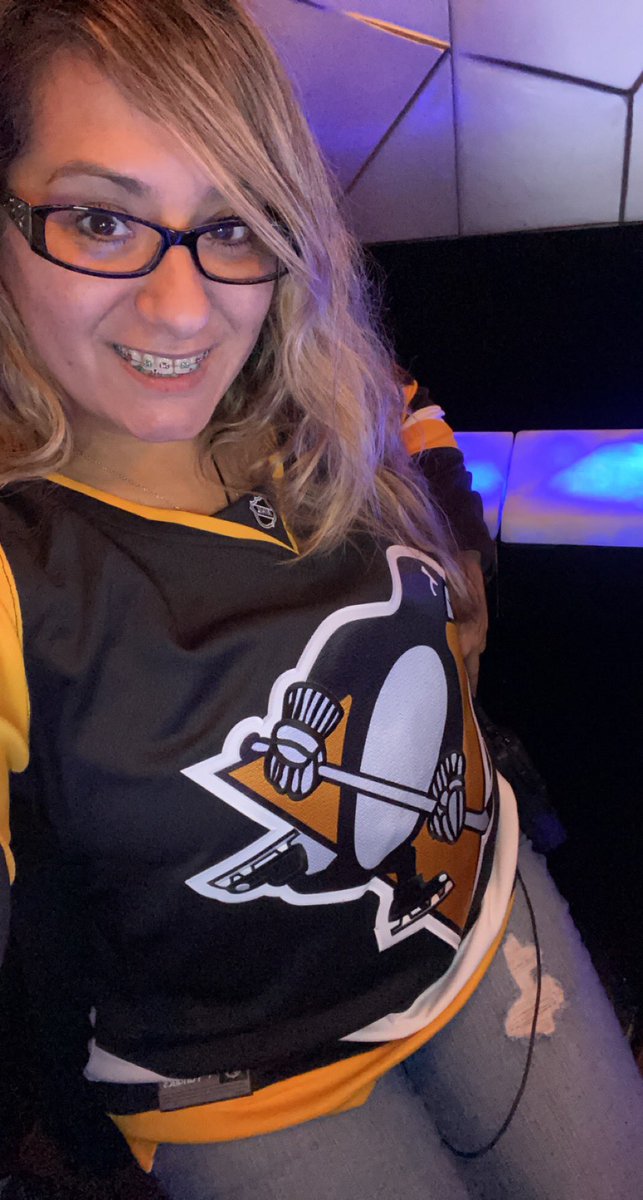 Reppin’ my 2nd Favs for the Winter Classic!! #LetsGoPens BEAT the #NHLBruins #WinterClassic2023  #NHLonTNT