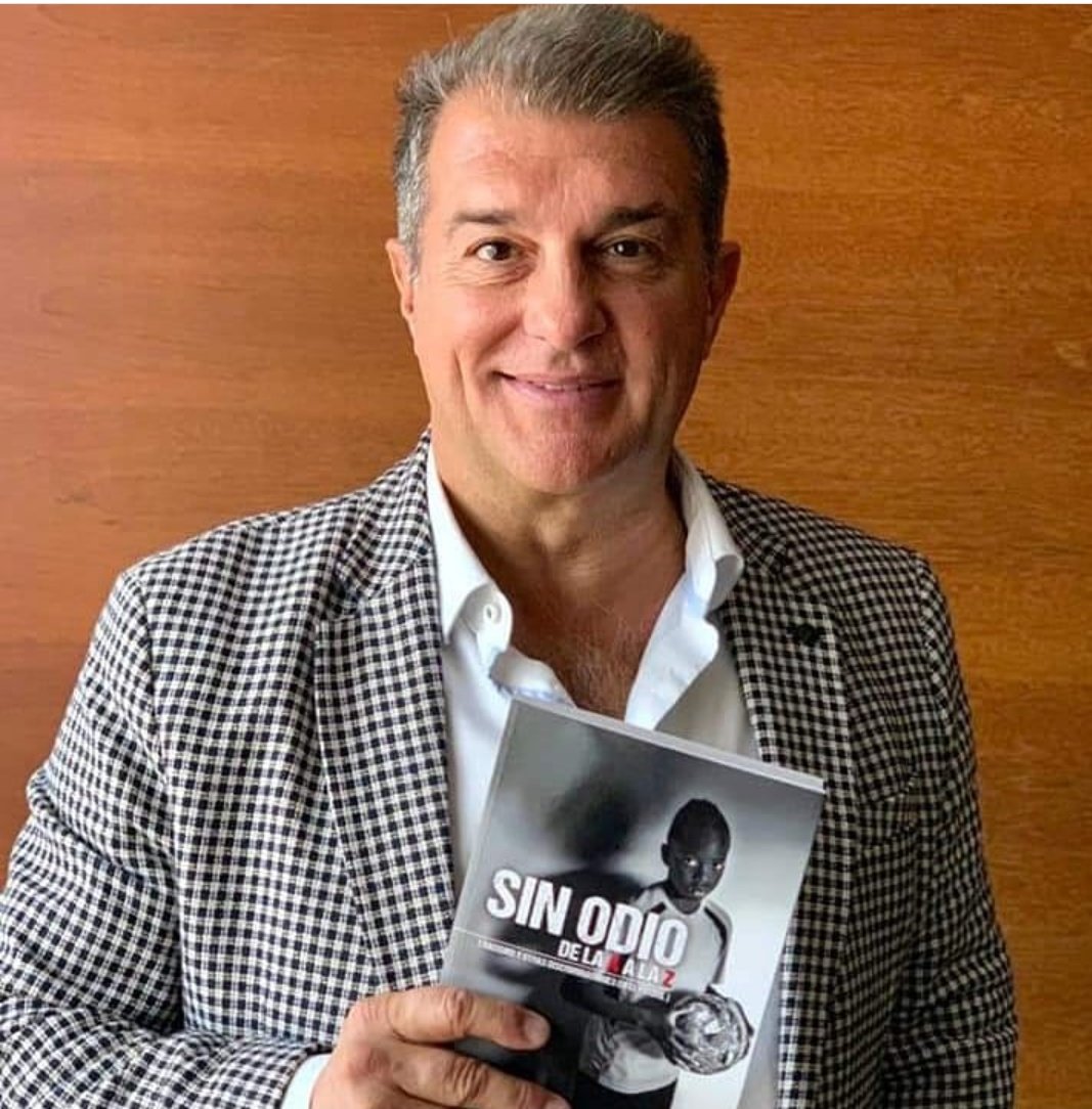 salva_moya's tweet photo. En estos días que, por desgracia, el racismo en el fútbol vuelve a estar de actualidad os recomiendo #SinOdio o su versión inglesa #CatchingHateOffside presentado en #Wembley y @deportegob
@Tebasjavier @vinijr @Fun_Realmadrid @GuillemBalague @ObRacialFutebol @fatma_samoura https://t.co/MBl7sflyta