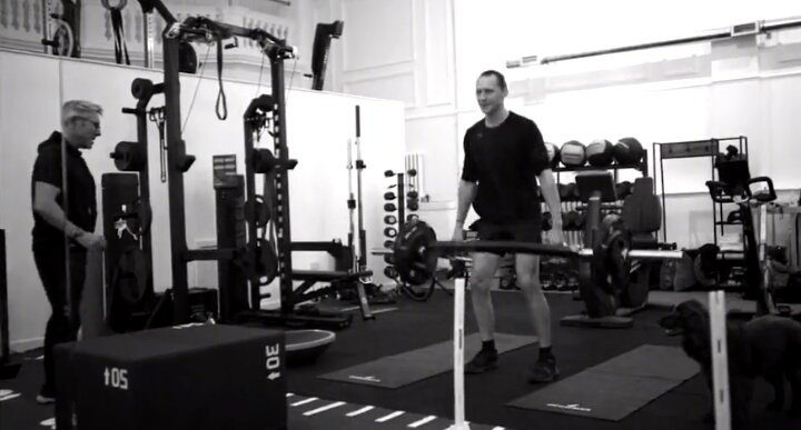 bestoftwh's tweet photo. NEW: Tom Hiddleston training with Simon Waterson. https://t.co/dRW3BrXGzr