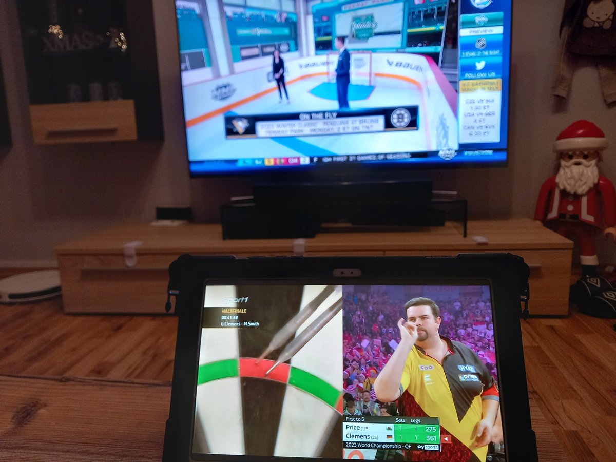 MrGIF4479's tweet photo. Ich bin bereit
Mainscreen 🏒 #NHLBruins #WinterClassic 🖤💛 #GoBruins
Secondscreen 🎯 #DartsWM #Gaga #Clemens 🇩🇪 #GoClemens 🥳 https://t.co/uBzhBH8gVa