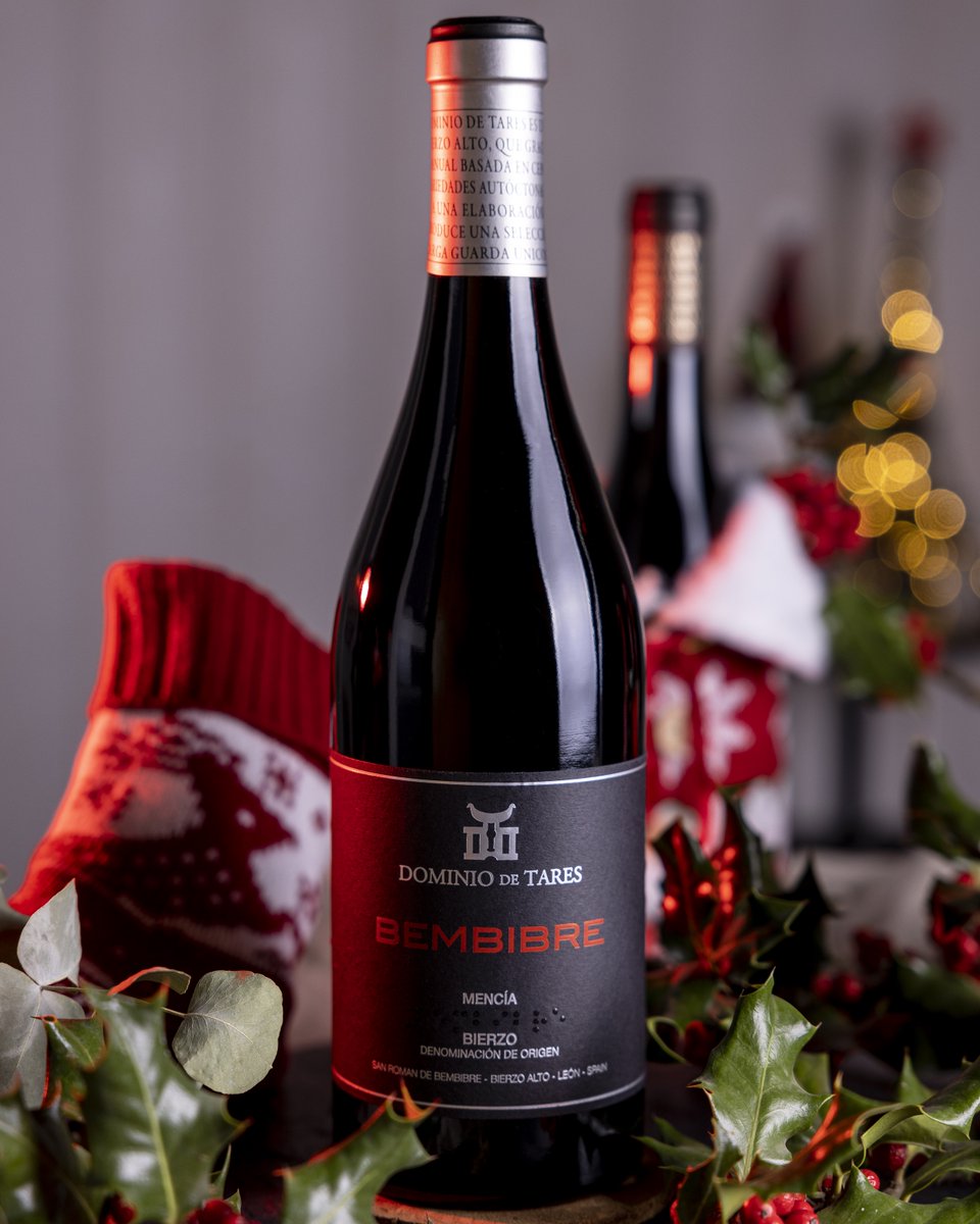 DominiodeTares's tweet photo. ¡Feliz Año 2023! Te deseamos mucha salud para disfrutar de vinos especiales 🍷, de nuestra tierra, de El Bierzo Alto. 
Bembibre es nuestro homenaje a la capital de El Bierzo.
 👉En nuestra tienda 🍷 https://t.co/ioapNYFgff
#ElBierzoAlto #DominiodeTares #vinosBierzo https://t.co/KRKItzBTrX