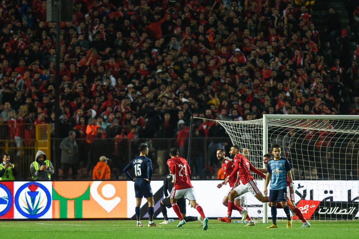 AlAhly's tweet photo. 🚨🚨| الأهلي ينفرد بصدارة جدول الدوري بعد الفوز على بيراميدز بثلاثية دون رد 🔝👌🔥
#يلا_يا_أهلي https://t.co/qpLd3ujkGJ
