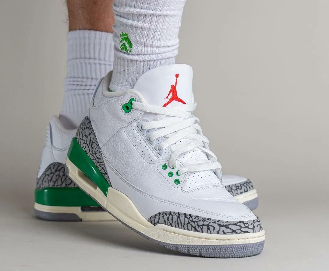 JustFreshKicks's tweet photo. On Foot Look at the Air Jordan 3 Retro "Lucky Green" 🍀 https://t.co/Z9mmHII74v https://t.co/EQH5N37XZq