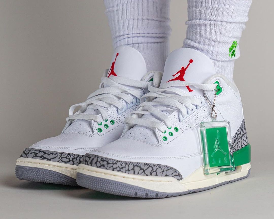 JustFreshKicks's tweet photo. On Foot Look at the Air Jordan 3 Retro "Lucky Green" 🍀 https://t.co/Z9mmHII74v https://t.co/EQH5N37XZq