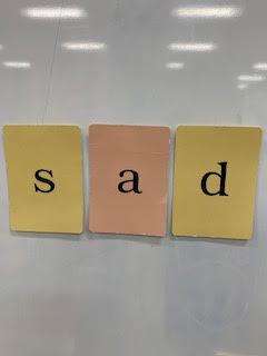 In Fundations we sounded out words using our small sound cards.  #tapping #readingwords <a href="/EphesusElem/">Ephesus Elementary</a>
