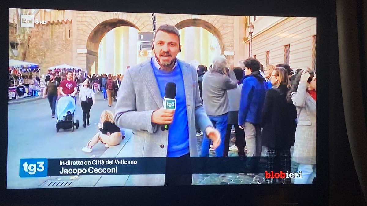 Antonella842019's tweet image. #blobieri ma oggi la gente lo abbraccia affettuosamente @BlobRai3