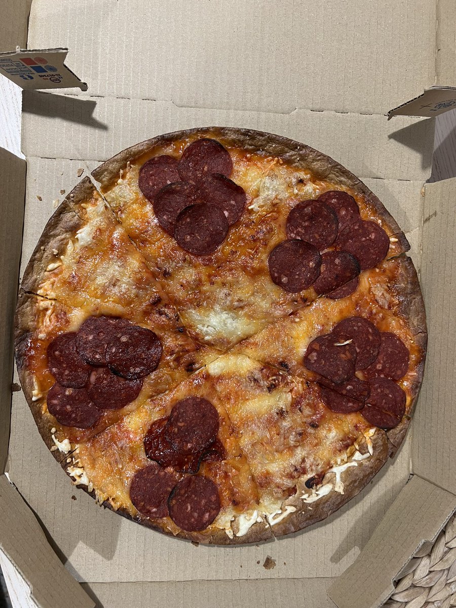 danielamen's tweet image. Lo que pides VS lo que recibes 🤷‍♂️🍕
@DominosPizza_ES #dominospizza