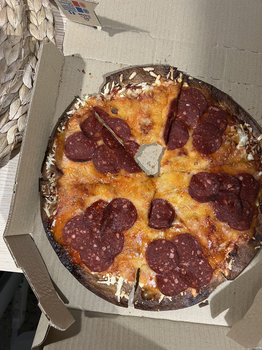 danielamen's tweet image. Lo que pides VS lo que recibes 🤷‍♂️🍕
@DominosPizza_ES #dominospizza