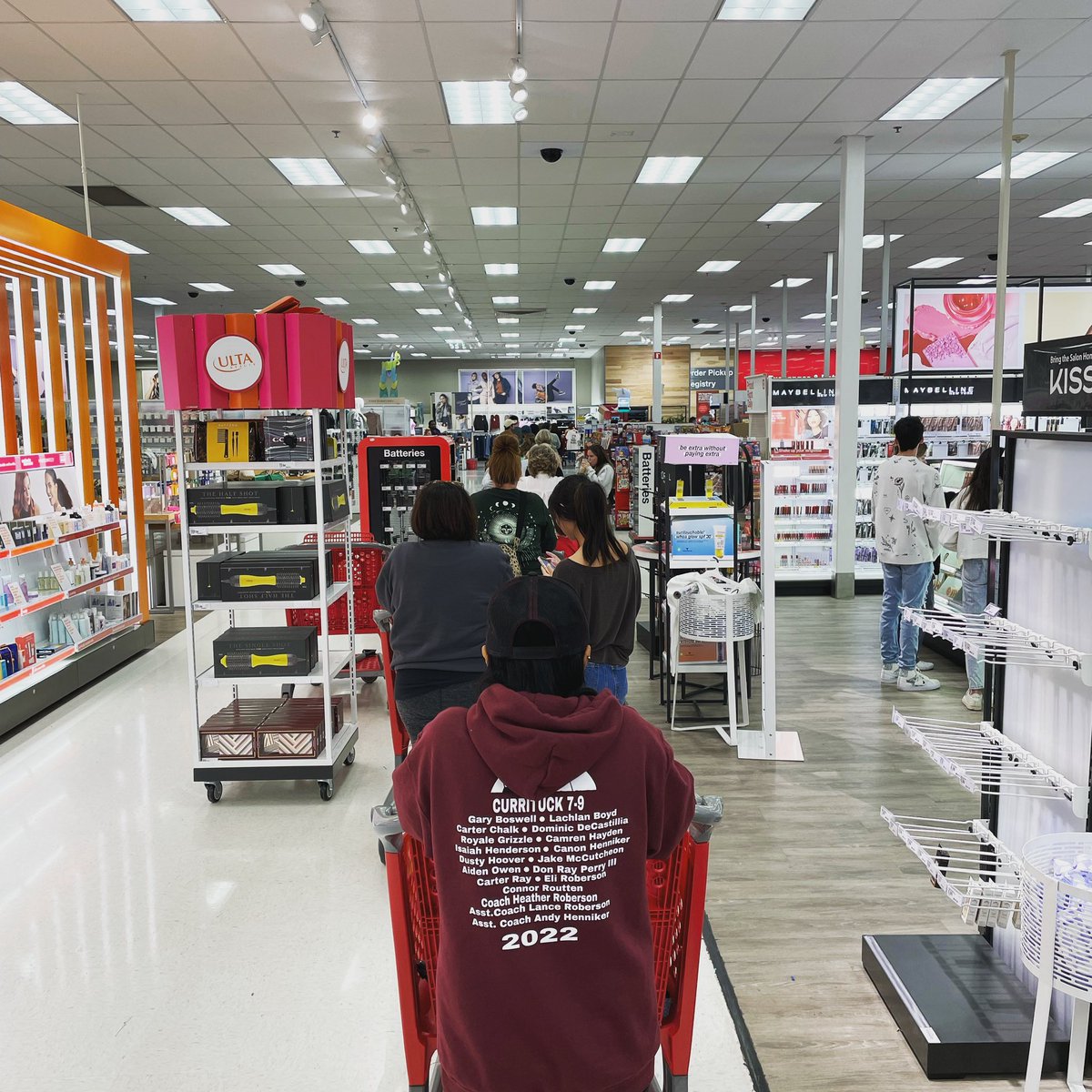 GraphixChic's tweet image. Can’t say I was expecting the lines at @Target to stretch halfway across the store today. Should probably have more than one cashier. #IJS 👀 #TargetRun