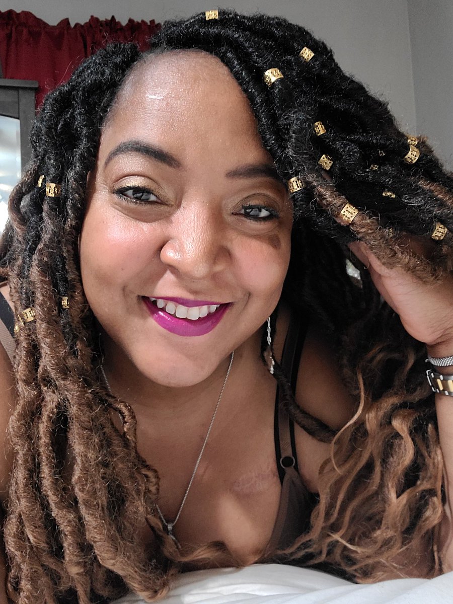 Seasoned4u's tweet photo. Love my pre-birthday selfies ❤️ Heading into #Chapter46 of this life journey tomorrow January 3rd!!! #HappyBirhday to all the December &amp; January Born Capricorns ♑️ 
No other zodiac sign ends the year + starts the new one! #anothercapricorn https://t.co/glaSSiv1PB